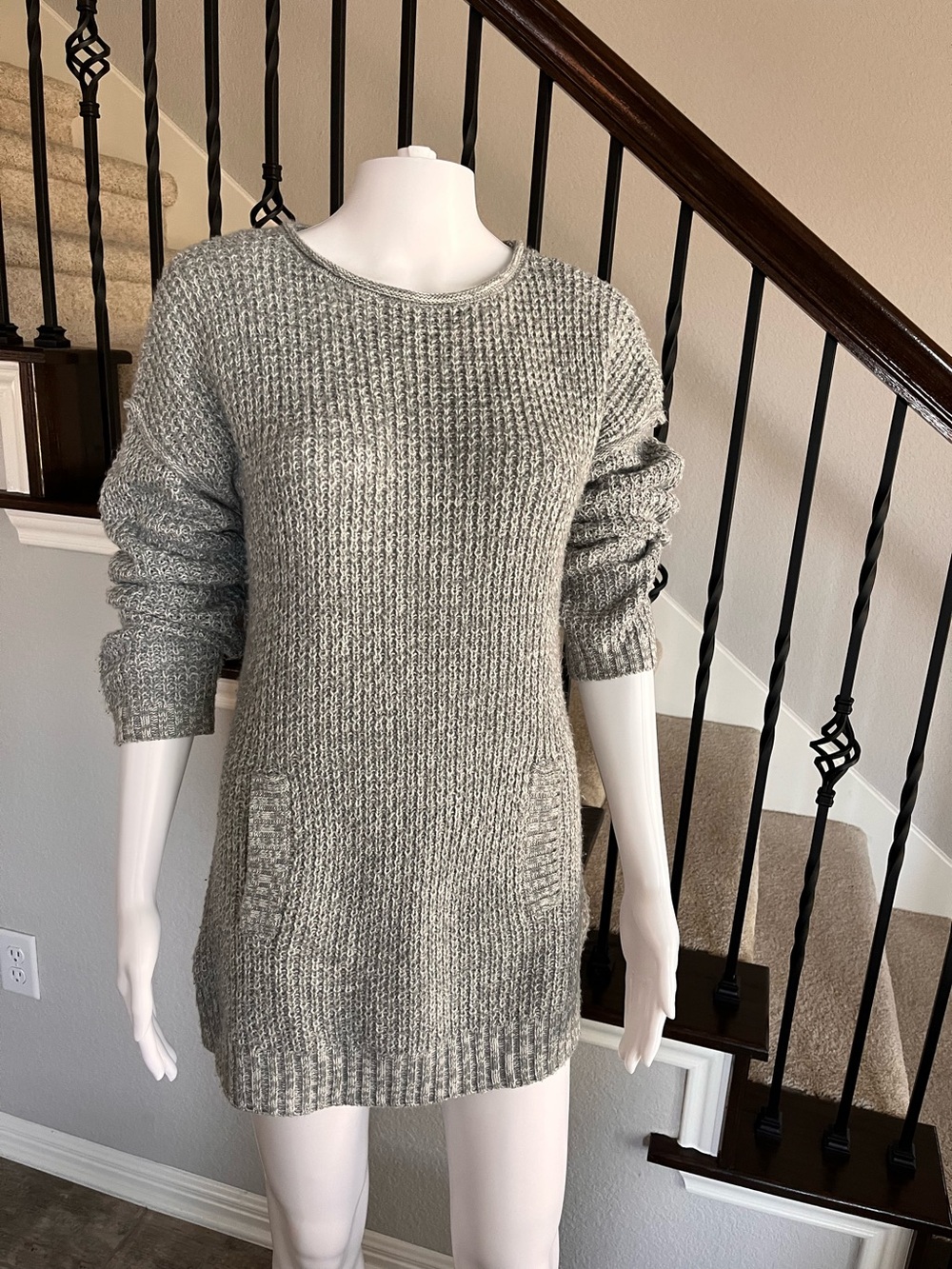 Daisy Fuentes Heather Gray Crewneck Knit Sweater
